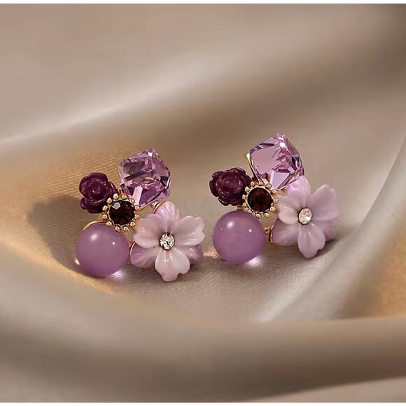 Romantic Lilac Flower Earrings – Vintage-Inspired Crystal & Pearl Bead Design - Picture 1 of 5